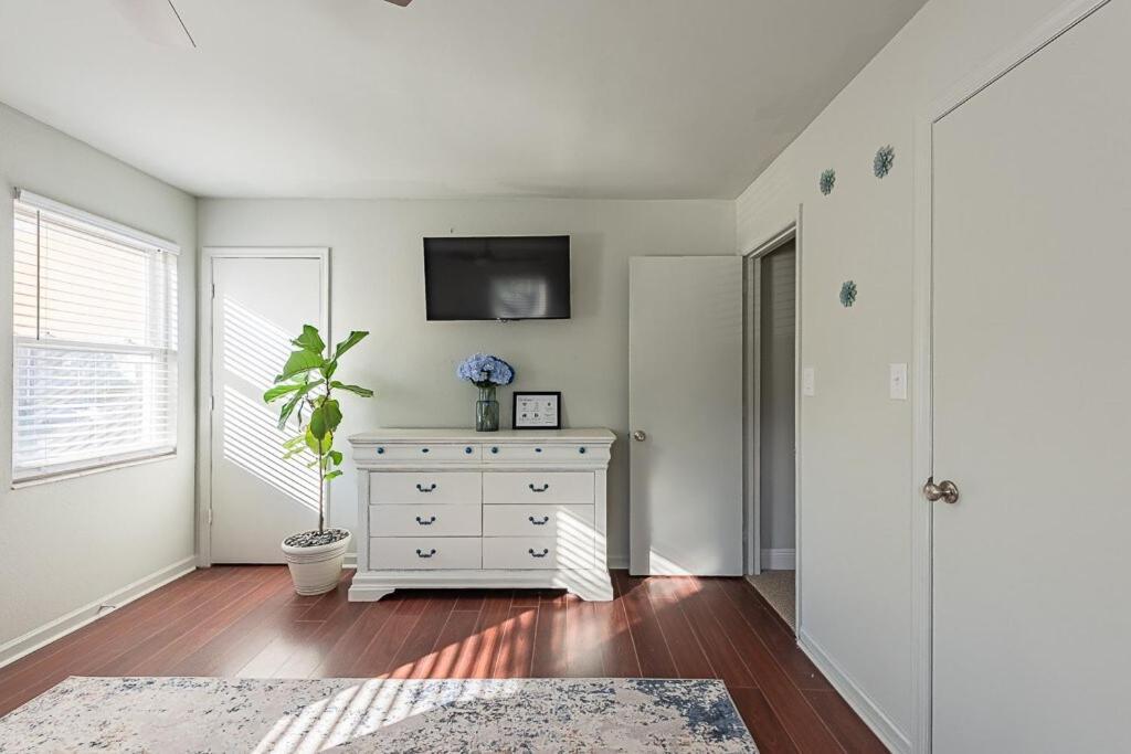 Cozy Townhome Retreat With King Bed Near I-10, Capitol, Fsu & Famu Талахаси Екстериор снимка